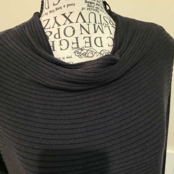 Free People We the Free Love Women's SZ M black ribbed mock neck open back top - Picture 4 of 10